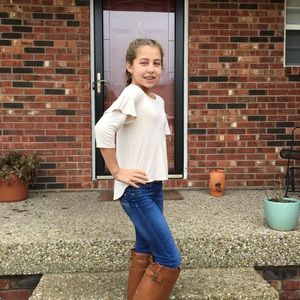 Meet your Posher, Ava